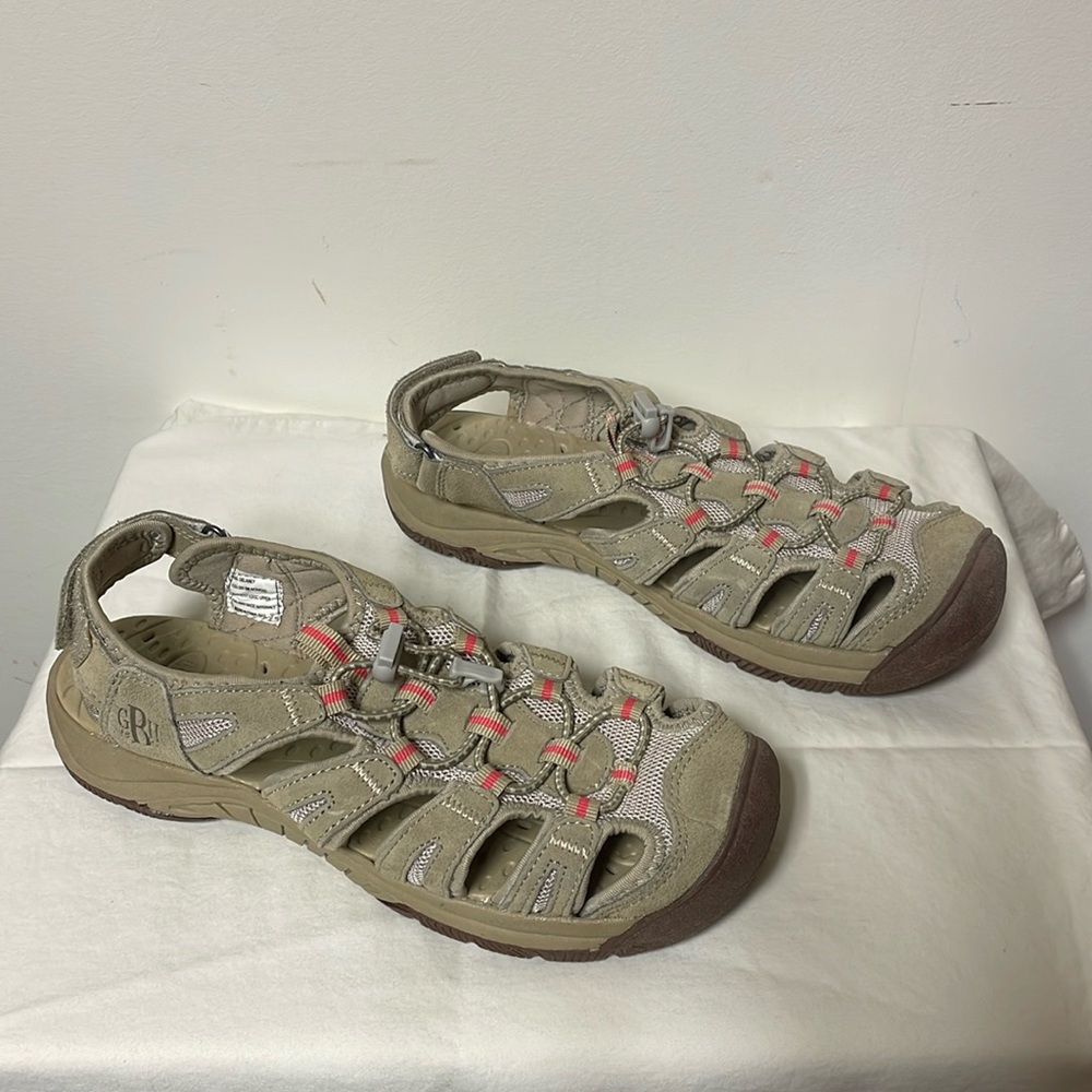 Women’s G.H. Bass & Co. Sandle.
